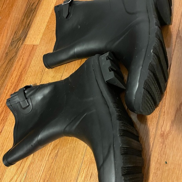 Black Mid Calf Rain Boots - Picture 4 of 4